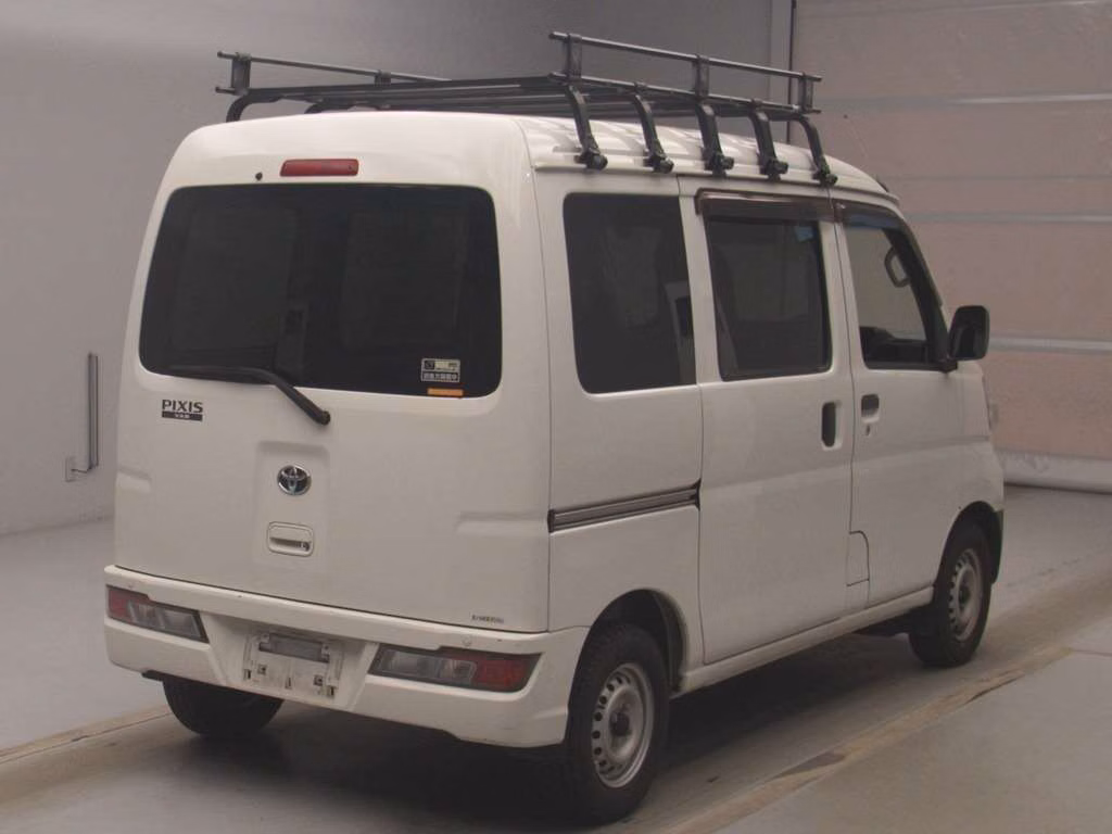 TOYOTA PIXIS VAN