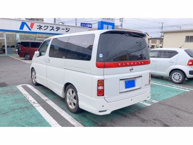 NISSAN ELGRAND