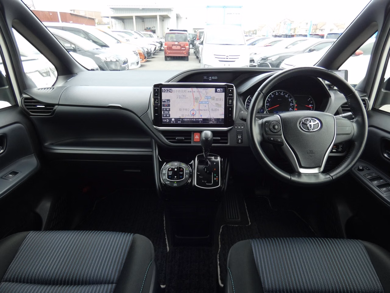 TOYOTA VOXY