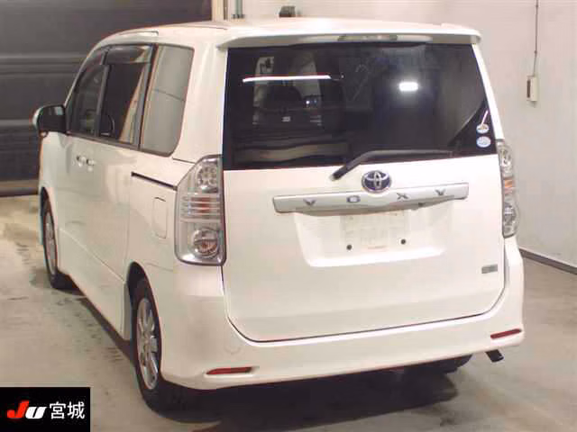 TOYOTA VOXY