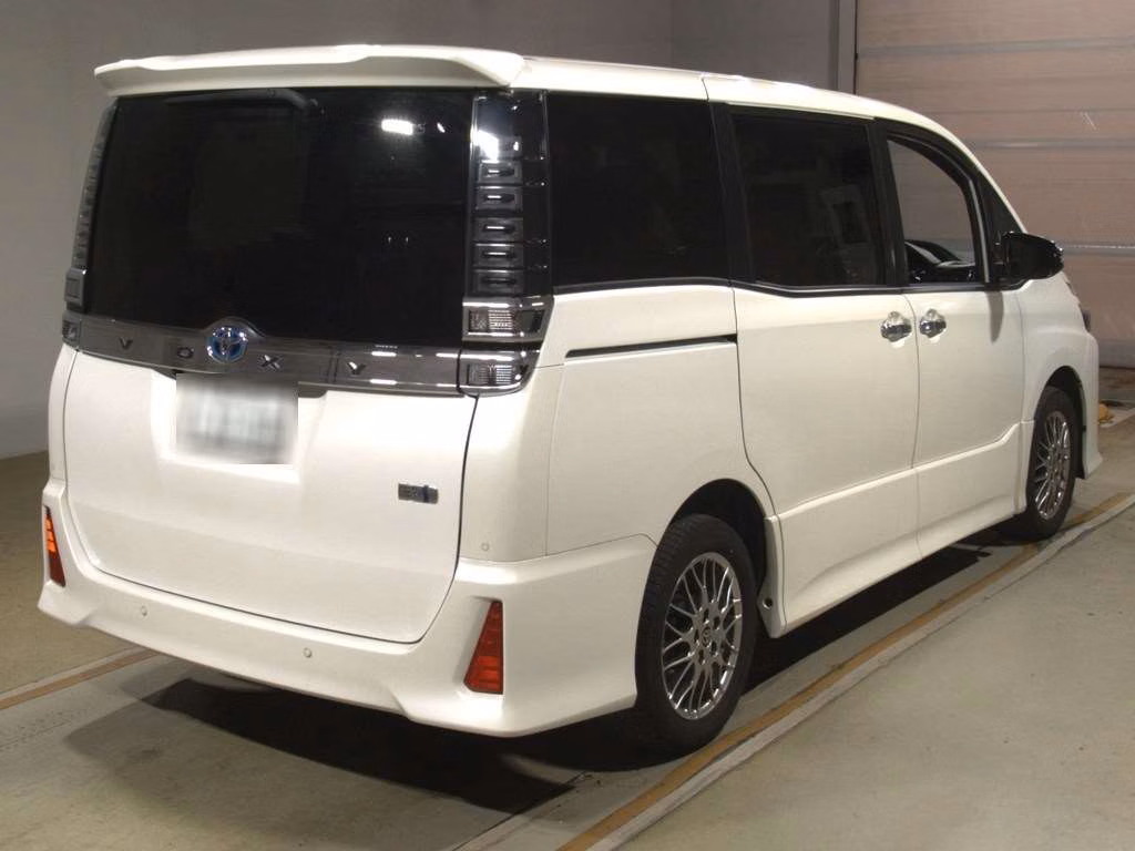 TOYOTA VOXY