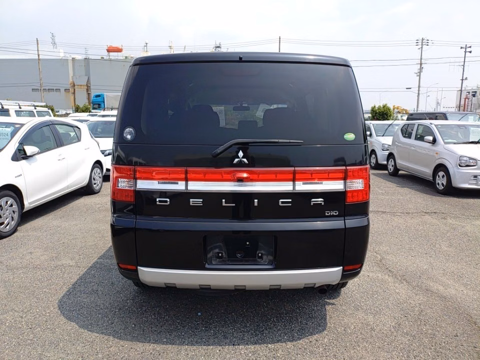 MITSUBISHI DELICA D:5
