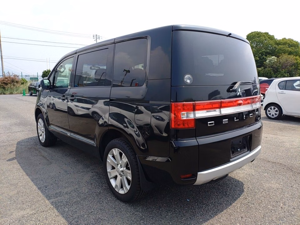 MITSUBISHI DELICA D:5