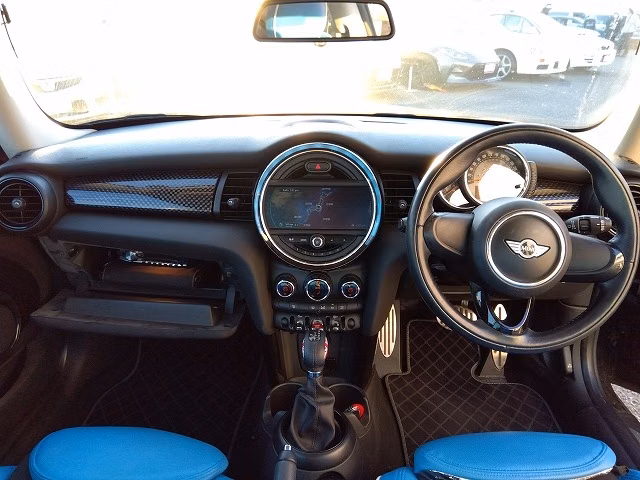 MINI HATCH