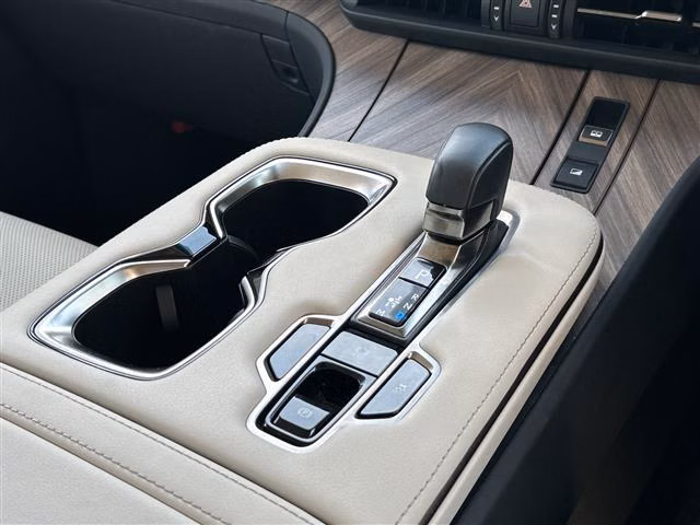 LEXUS LM500H