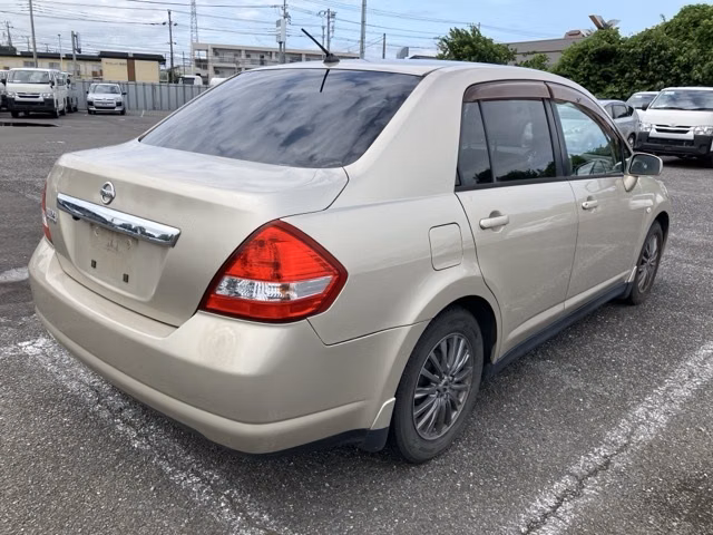NISSAN TIIDA LATIO