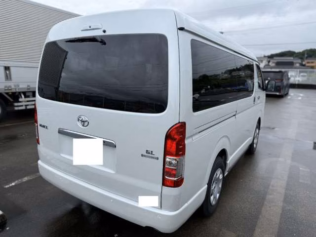 TOYOTA HIACE