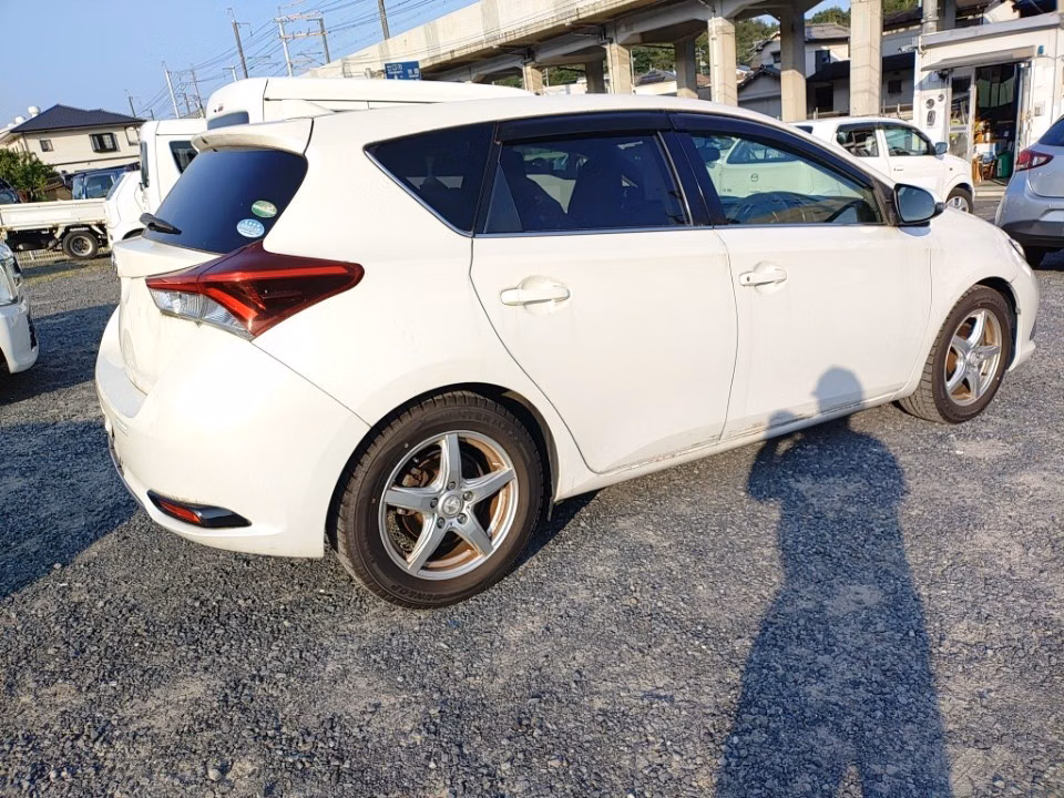 TOYOTA AURIS