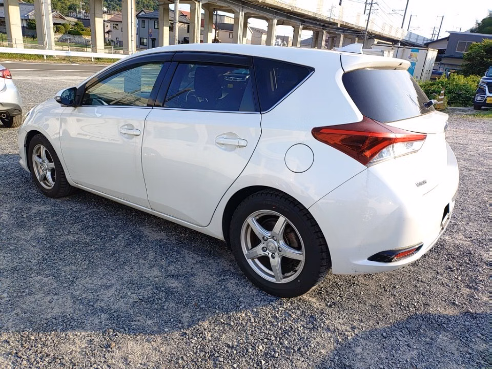TOYOTA AURIS