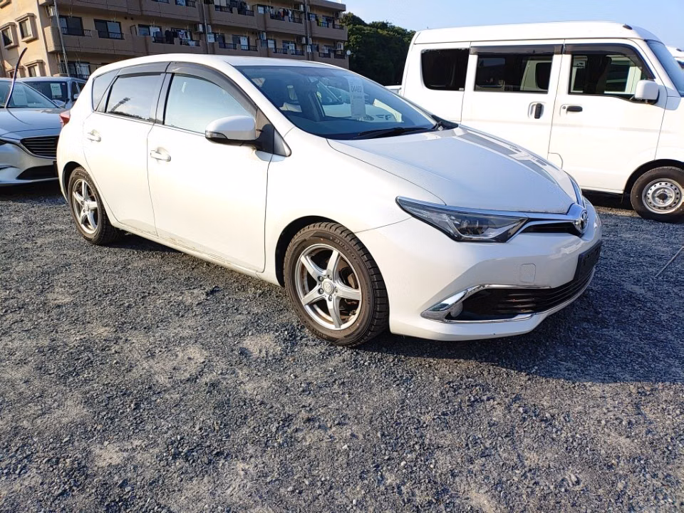 TOYOTA AURIS