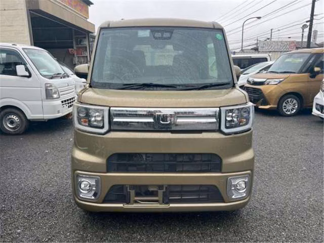 DAIHATSU WAKE