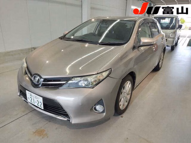 TOYOTA AURIS