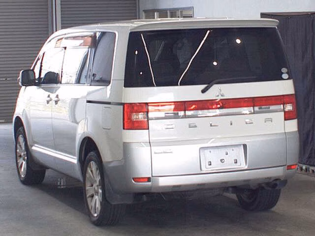 MITSUBISHI DELICA D:5