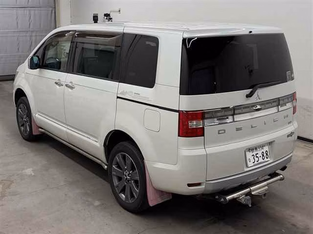 MITSUBISHI DELICA D:5