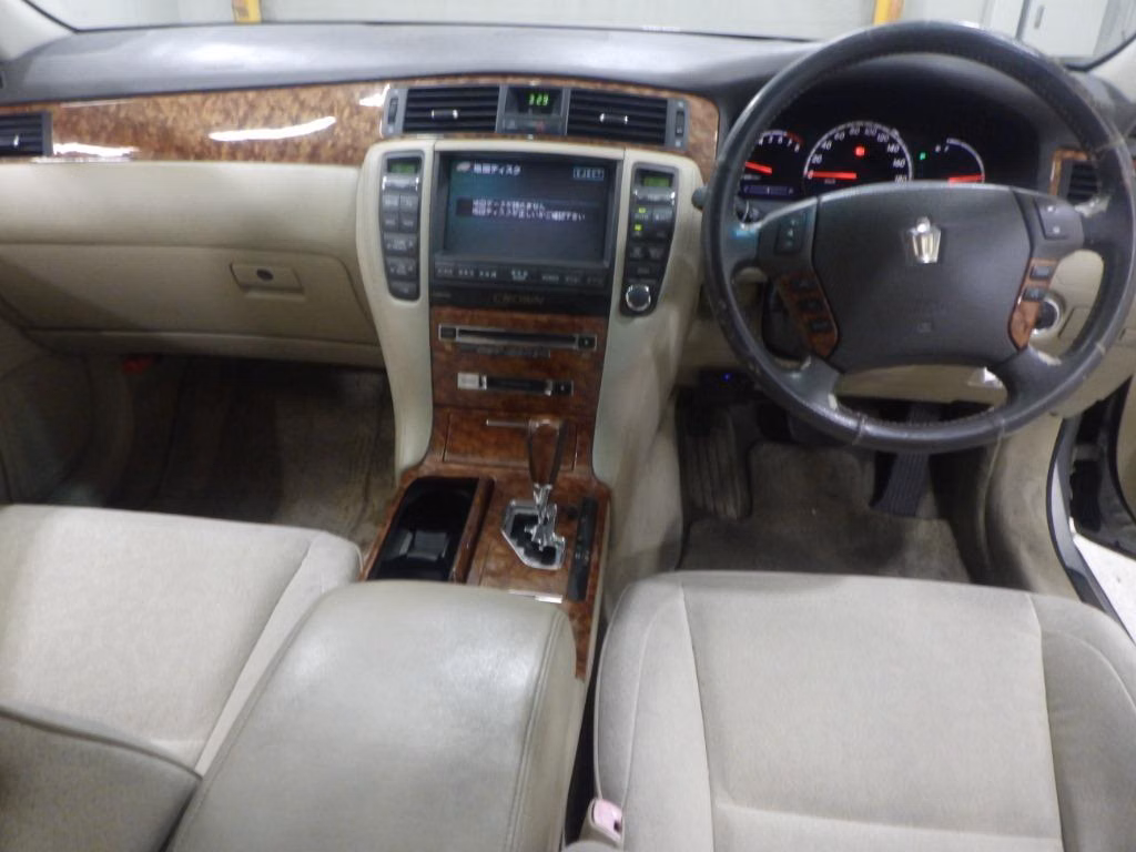 TOYOTA CROWN