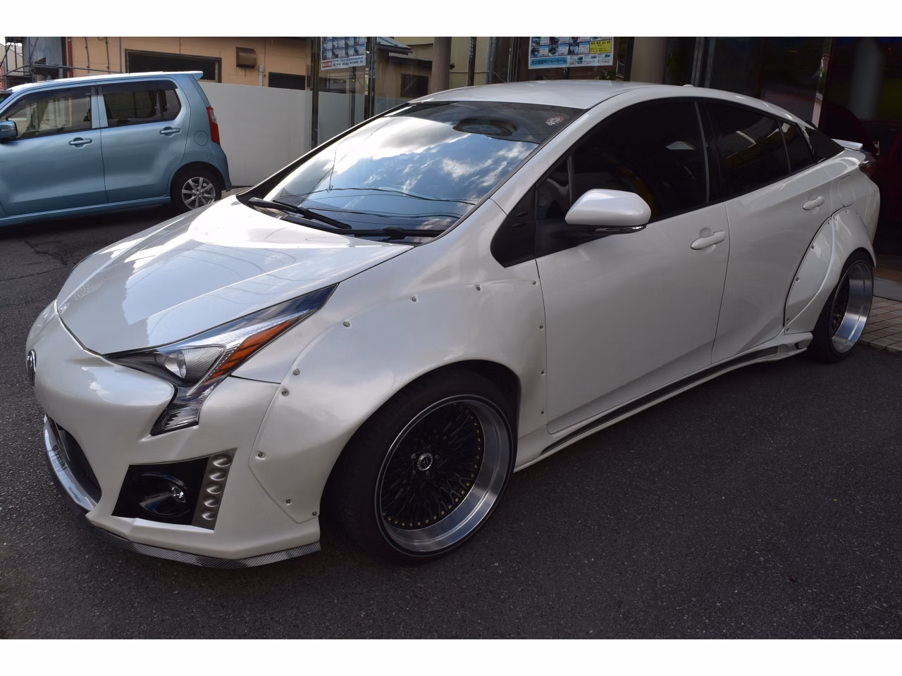 TOYOTA PRIUS