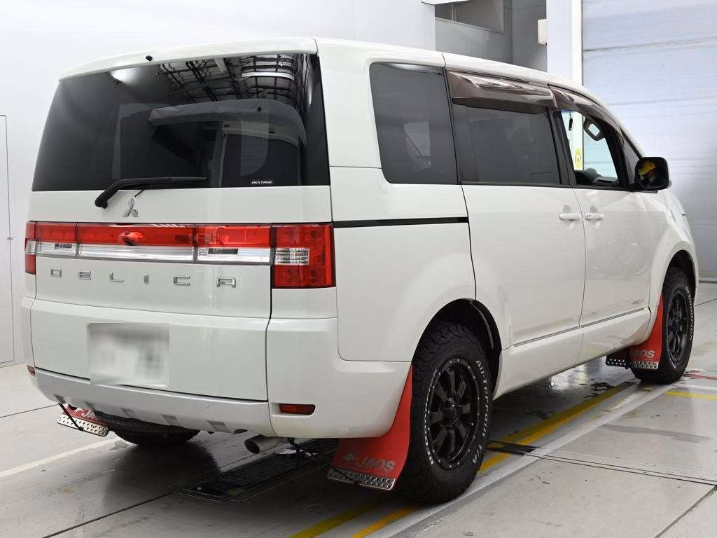 MITSUBISHI DELICA D:5
