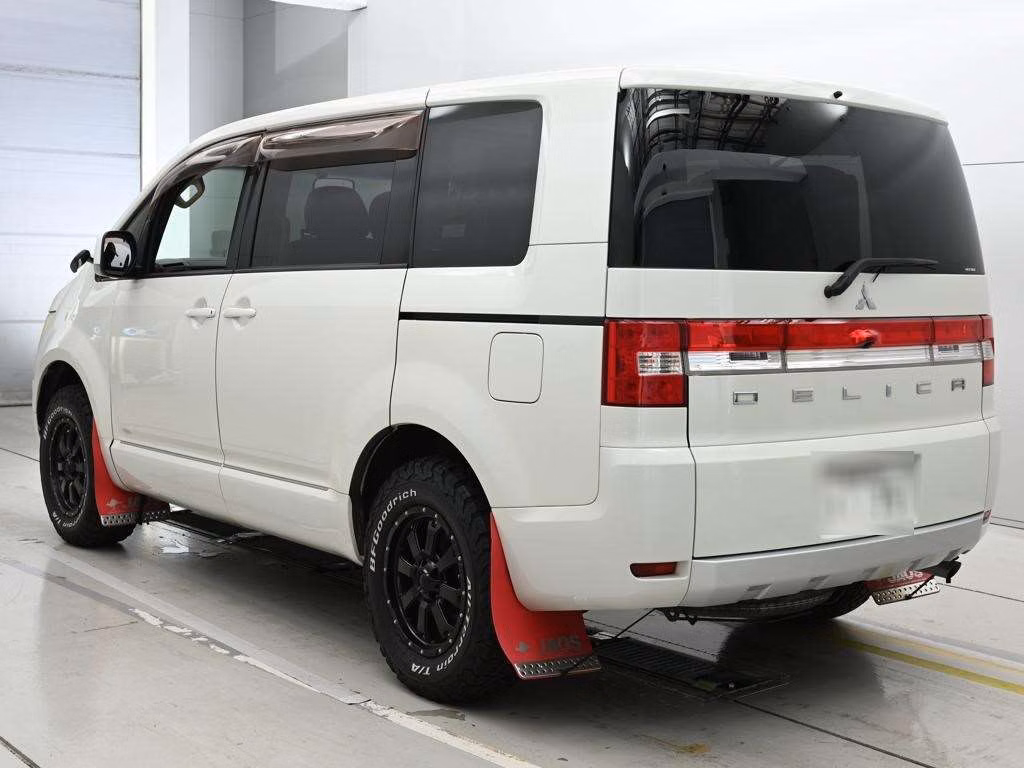 MITSUBISHI DELICA D:5