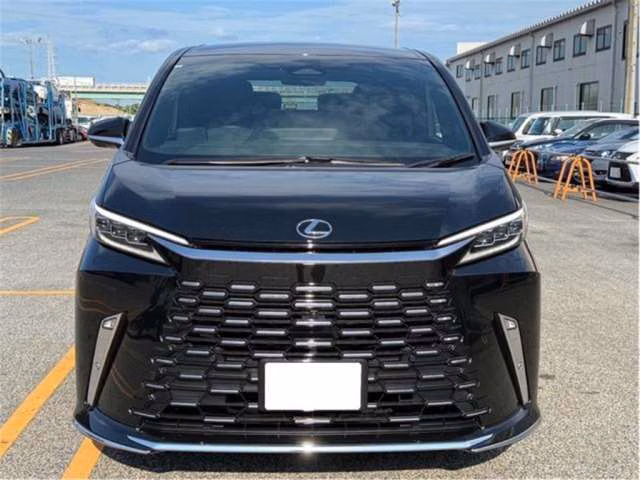 LEXUS LM500H