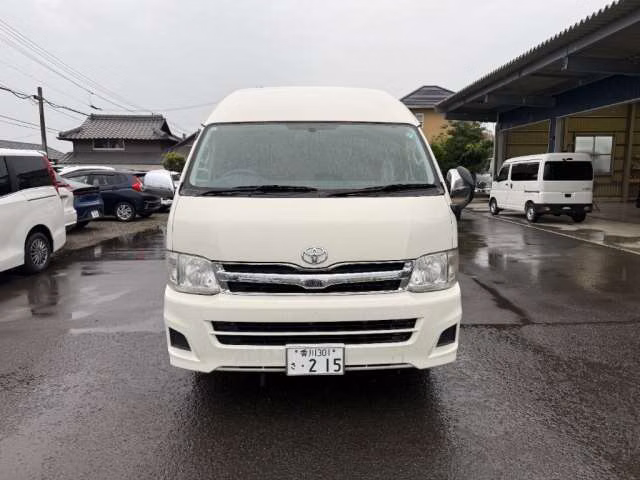TOYOTA HIACE