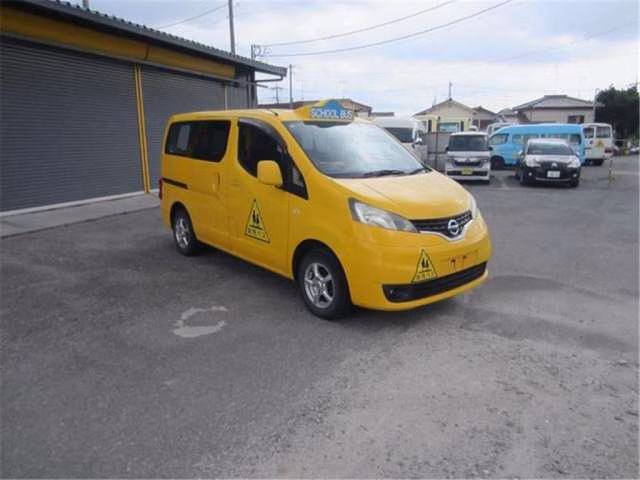 NISSAN NV200