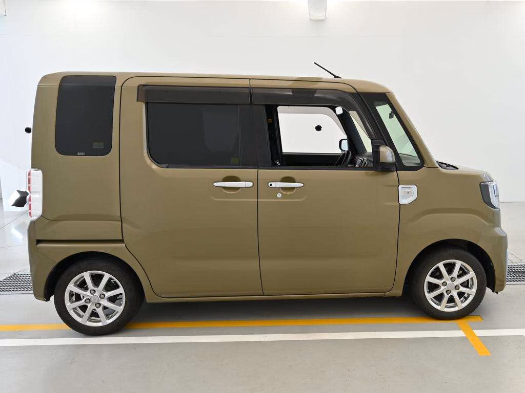 DAIHATSU WAKE