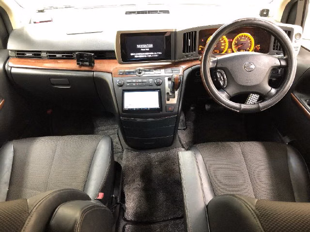 NISSAN ELGRAND