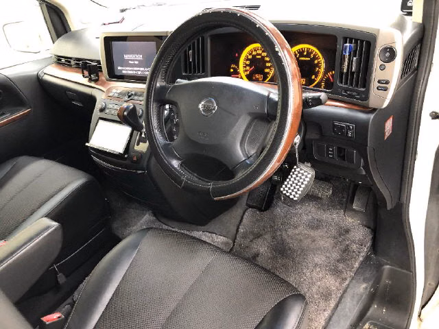 NISSAN ELGRAND