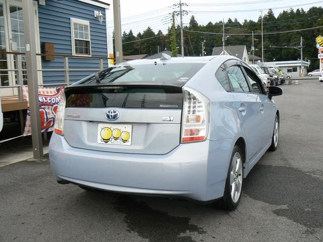 TOYOTA PRIUS