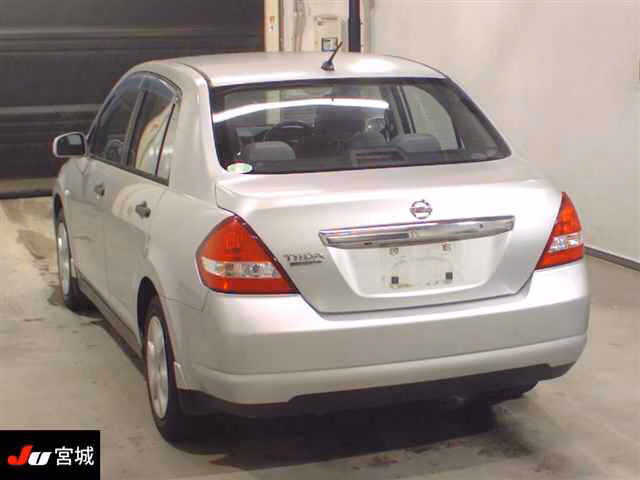 NISSAN TIIDA LATIO