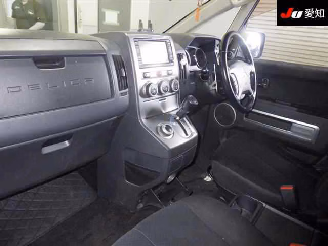 MITSUBISHI DELICA D:5