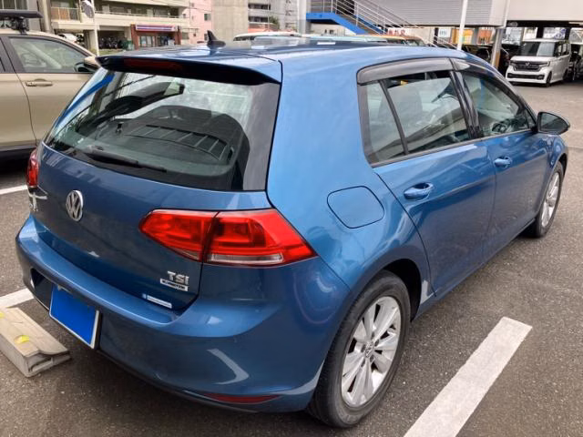 VOLKSWAGEN GOLF
