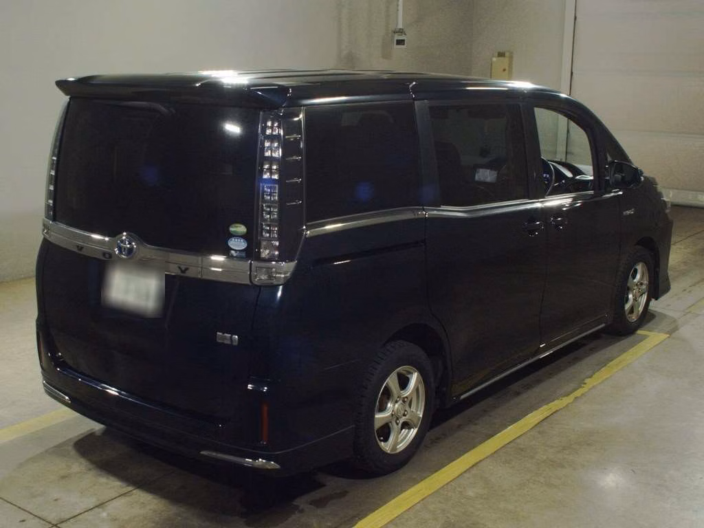 TOYOTA VOXY