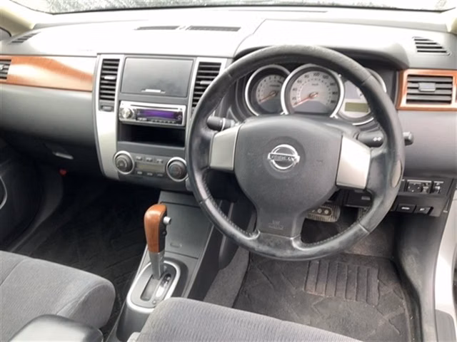 NISSAN TIIDA LATIO