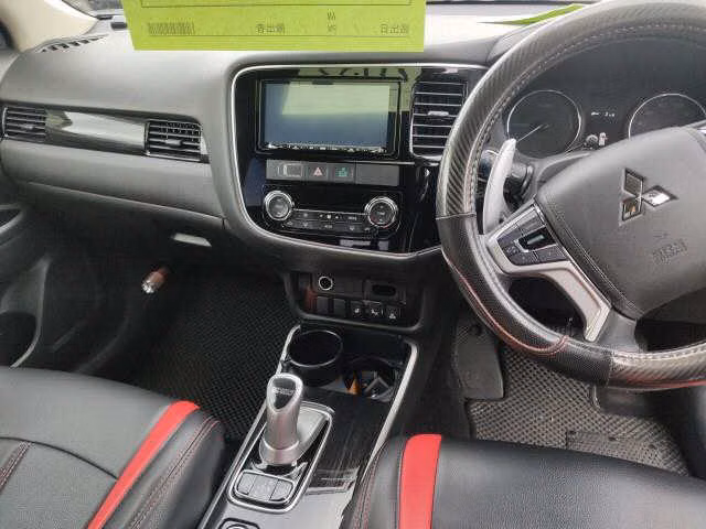 MITSUBISHI OUTLANDER