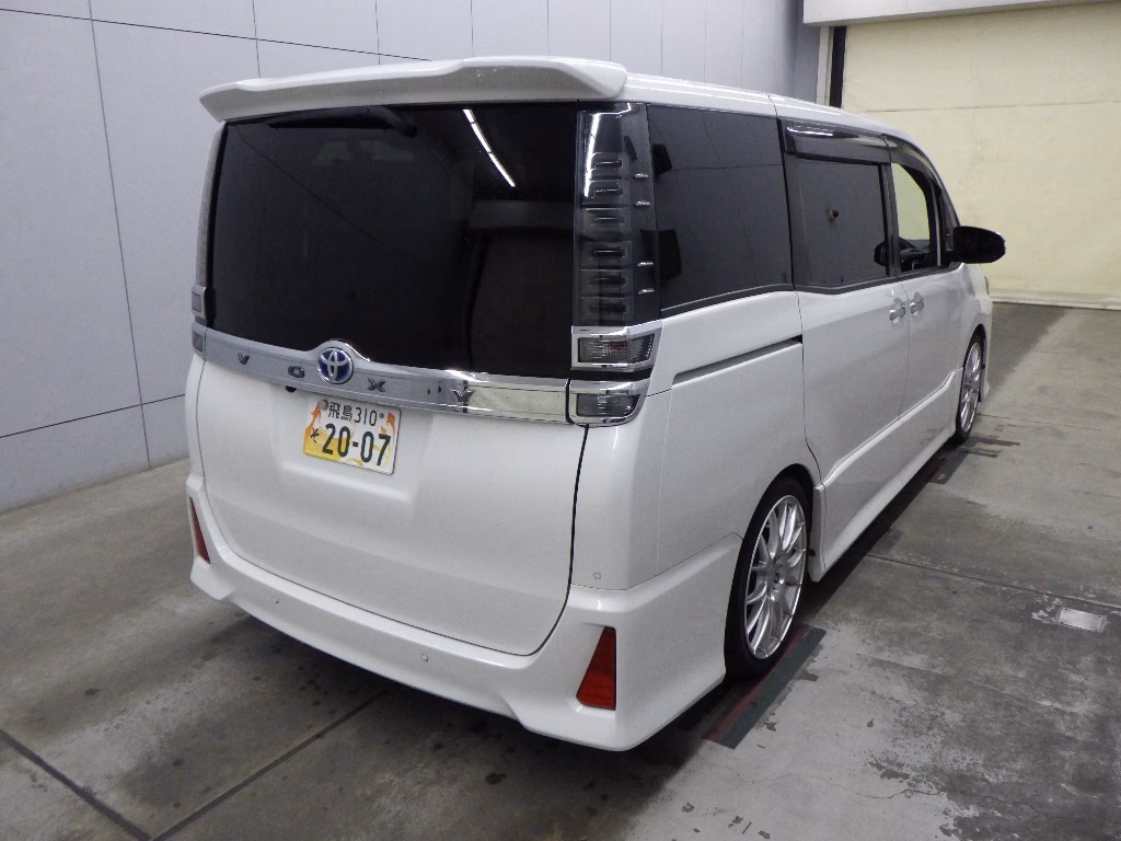 TOYOTA VOXY