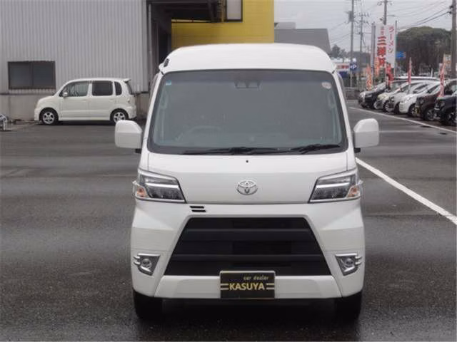 TOYOTA PIXIS VAN