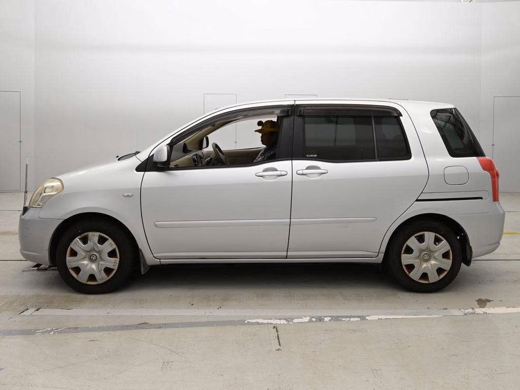 TOYOTA RAUM