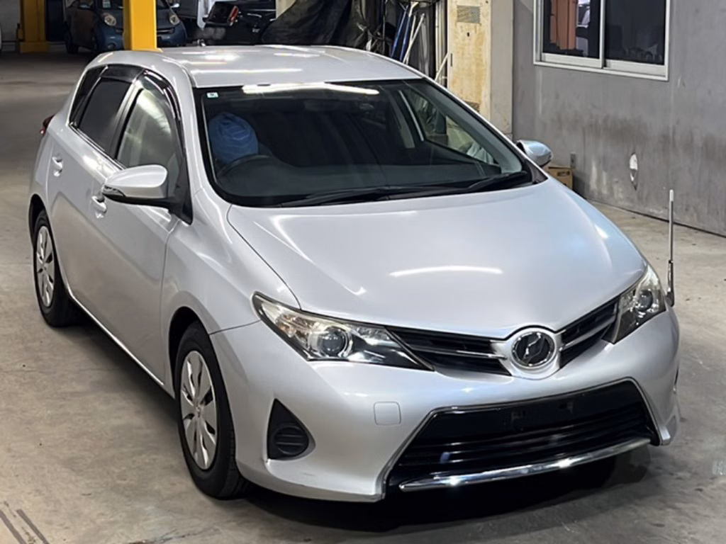 TOYOTA AURIS