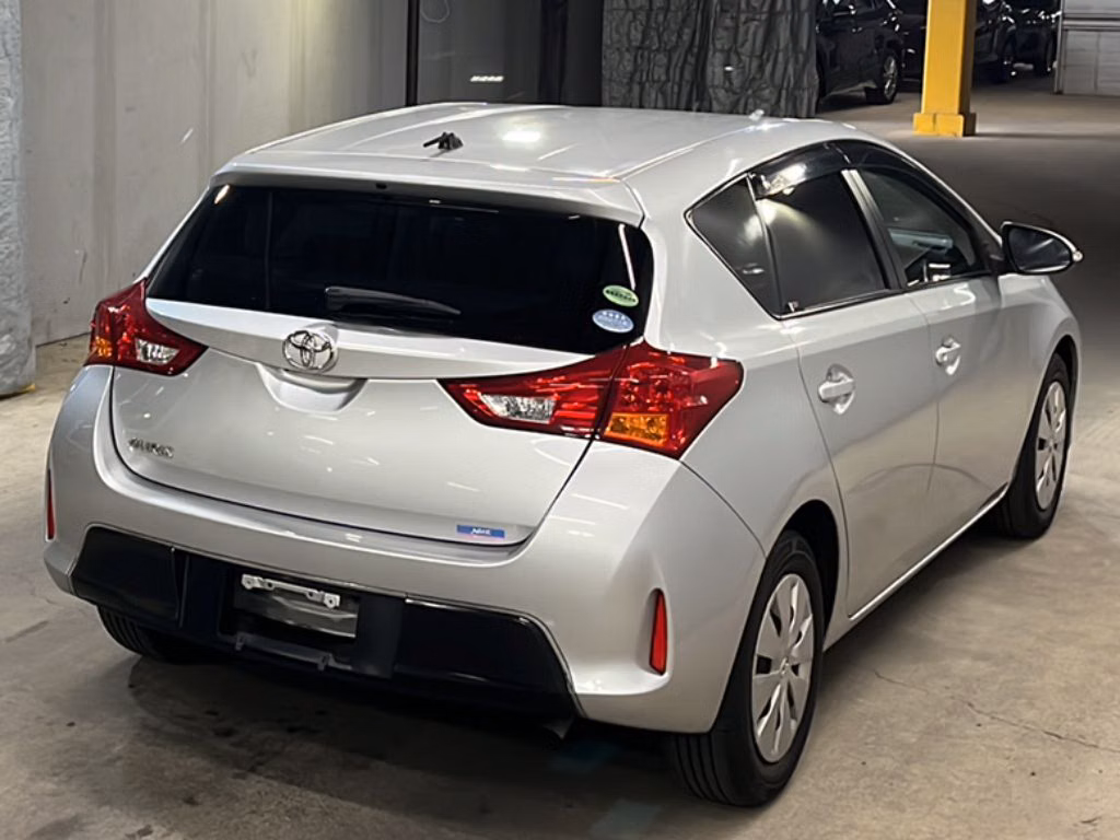 TOYOTA AURIS
