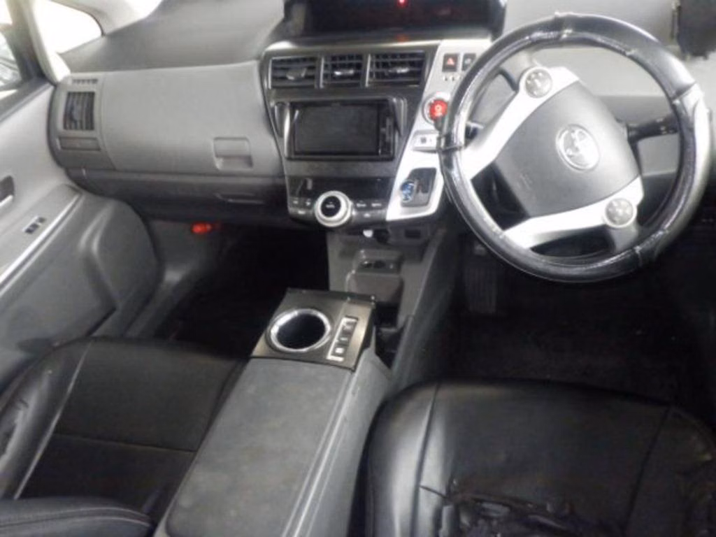 TOYOTA PRIUS ALPHA