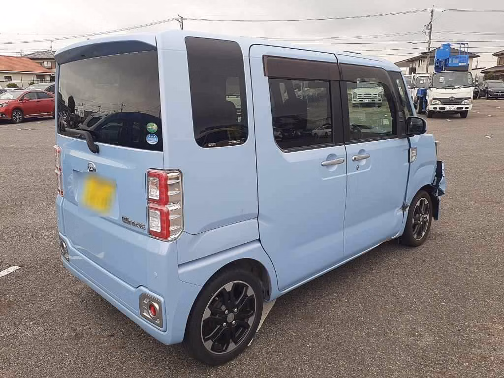 DAIHATSU WAKE