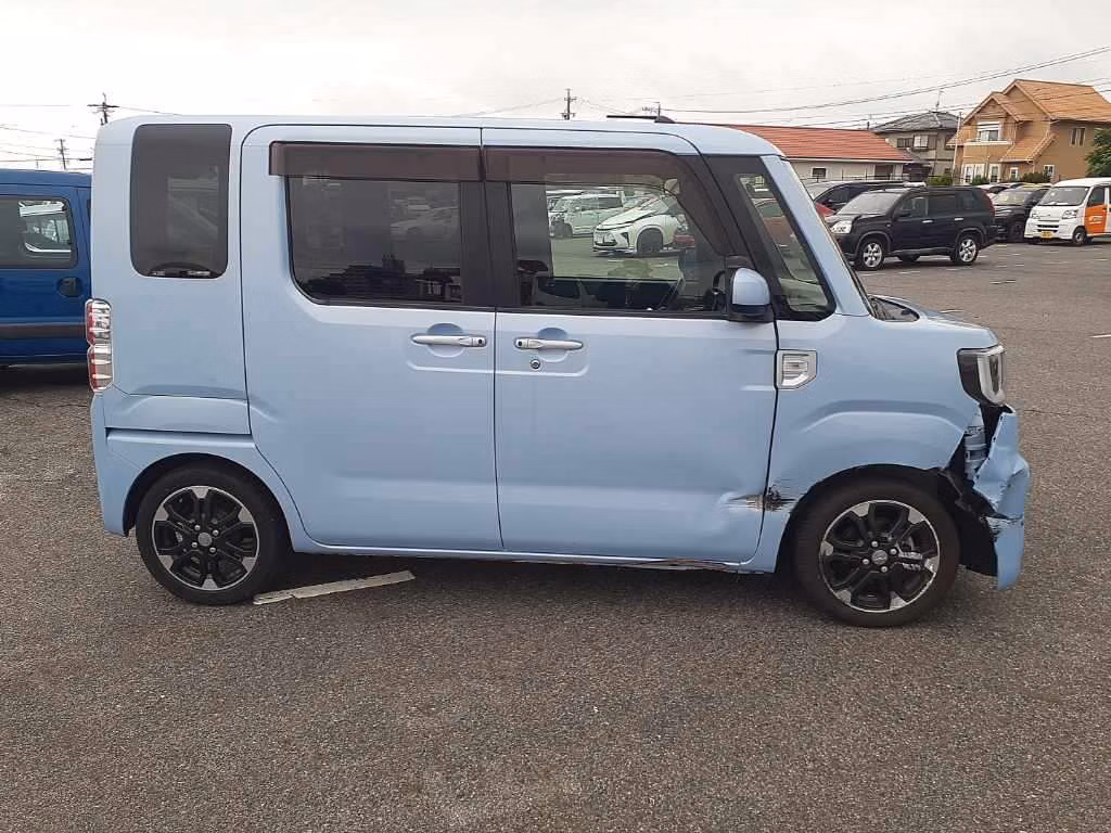 DAIHATSU WAKE