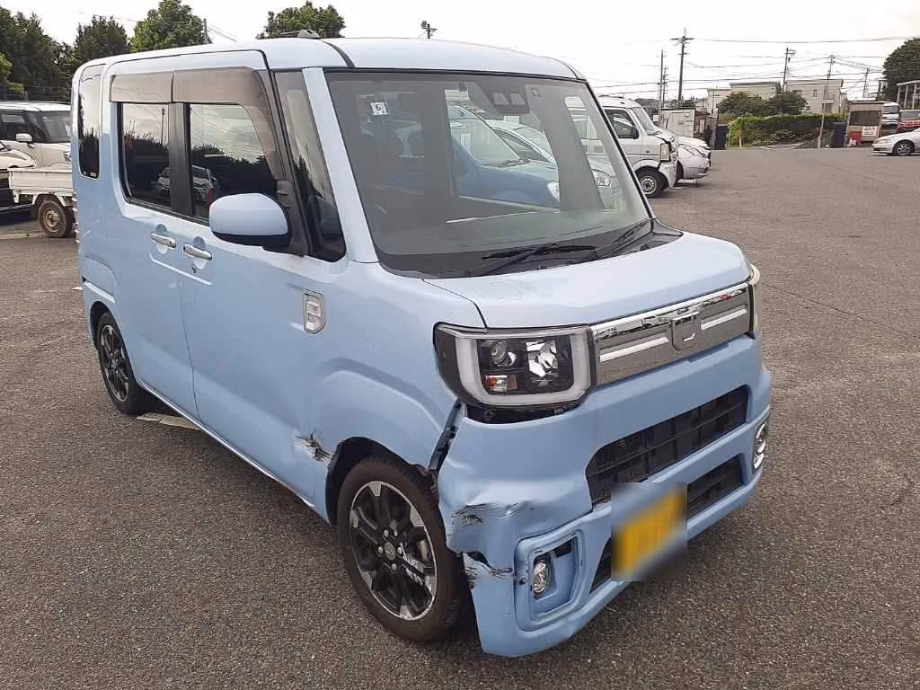 DAIHATSU WAKE