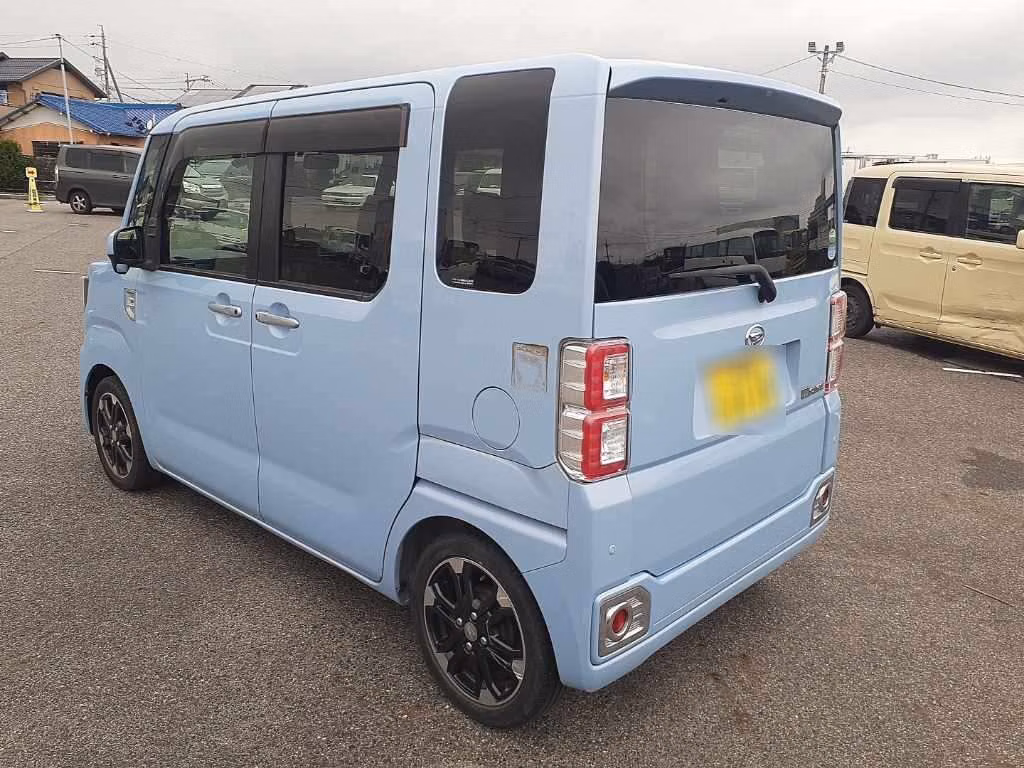 DAIHATSU WAKE