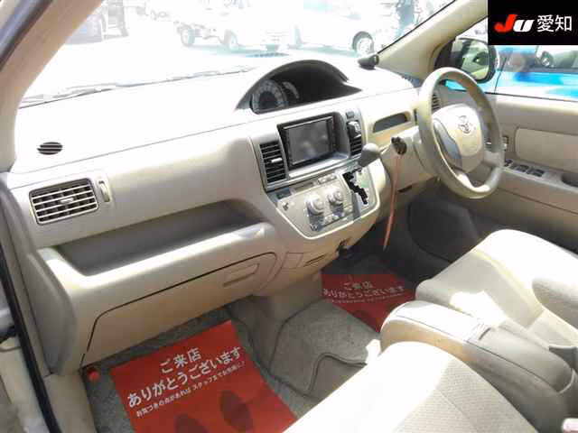 TOYOTA RAUM