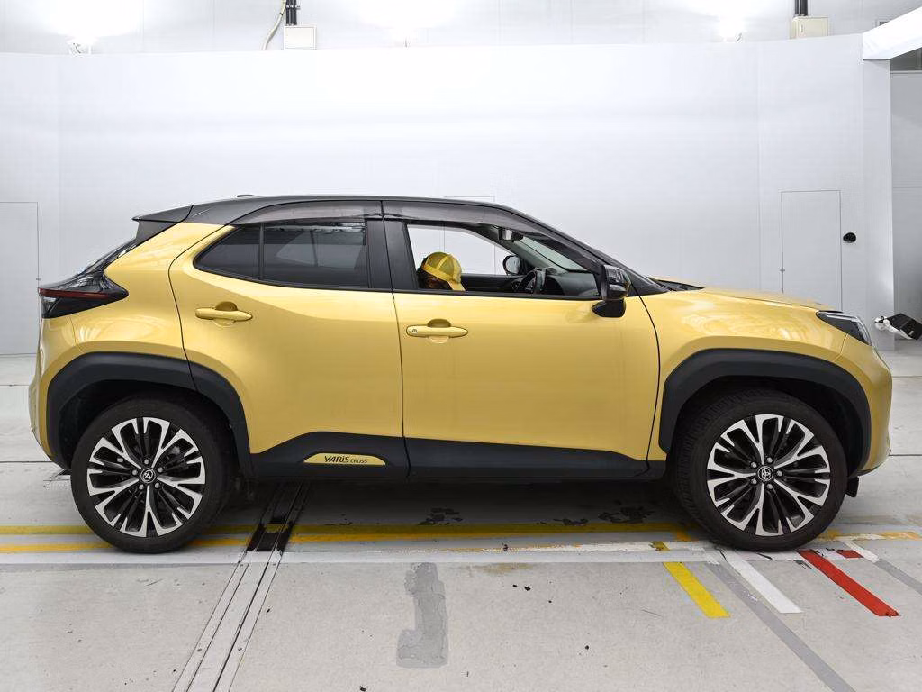 TOYOTA YARIS CROSS