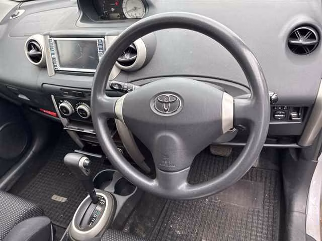 TOYOTA IST