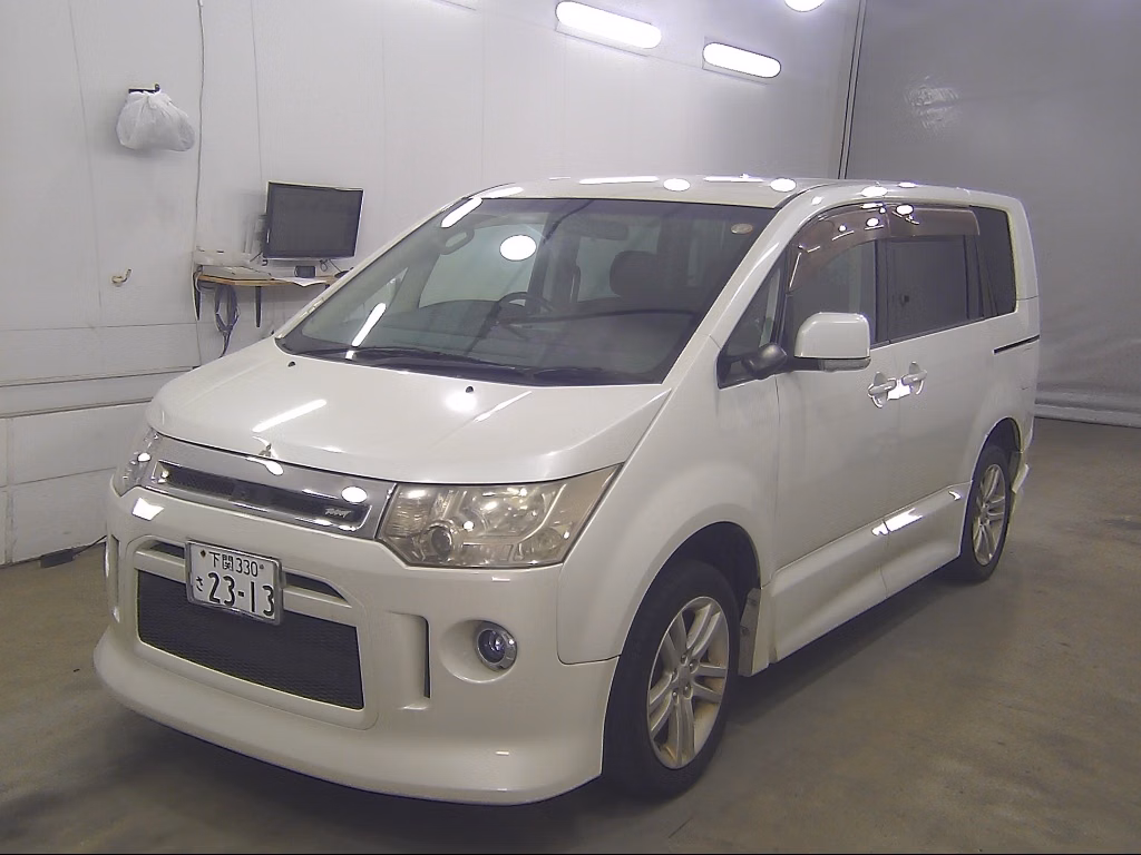 MITSUBISHI DELICA D:5