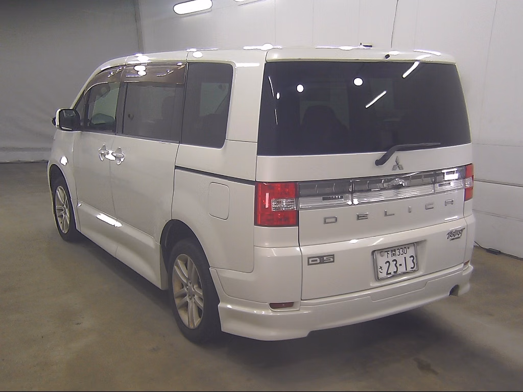 MITSUBISHI DELICA D:5